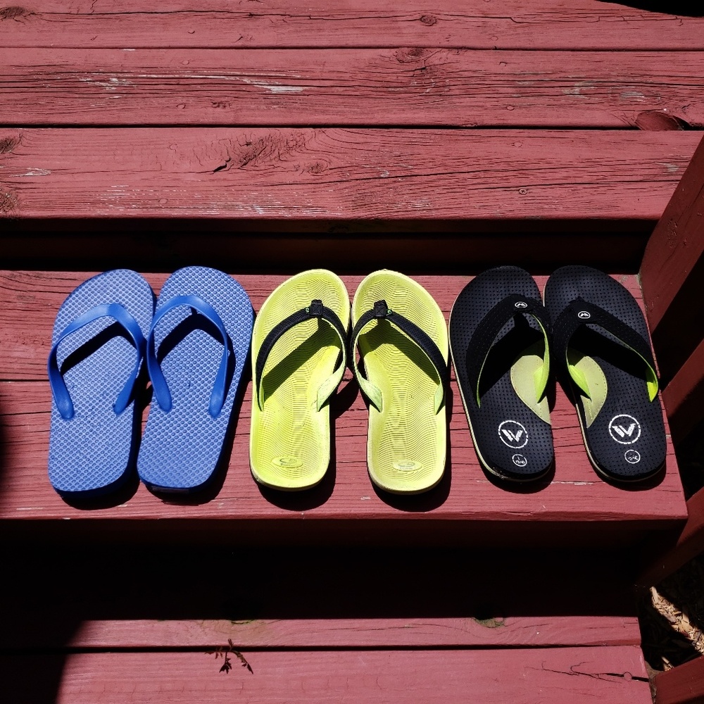 Lot Boys Flip Flops 3 pair sz 4/5